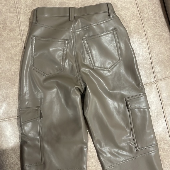 Abercrombie & Fitch Curve Love Vegan Leather Cargo 90s Relaxed Pant - Picture 7 of 8